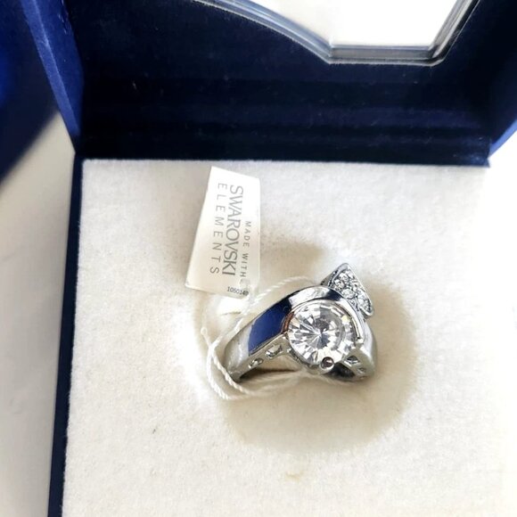 ✨Luxe Made with SWAROVSKI Clear Crystals White Rhodium Heart Modern Style Ring 7 - Picture 4 of 8